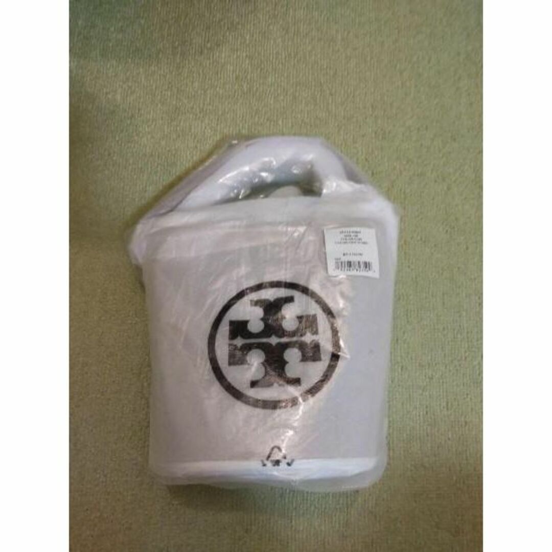 Tory Burch(トリーバーチ)の新品 匿名配送 トリーバーチ Tモノグラム パンチング ミニバケット バッグ レディースのバッグ(ショルダーバッグ)の商品写真