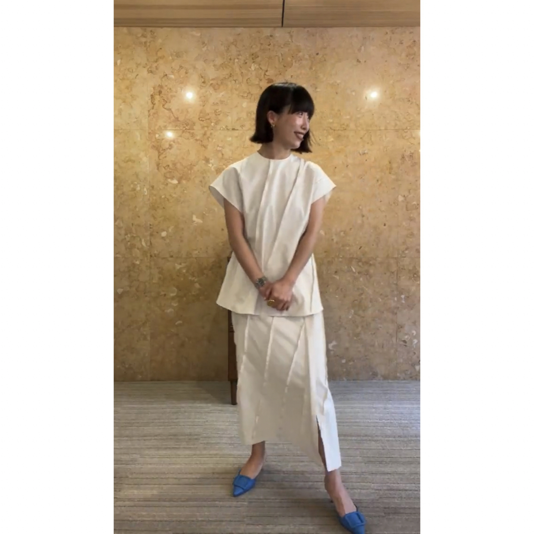 MEER.／23ss.RIPPLES STRAIGHT SKIRT(CRM)52cm着丈