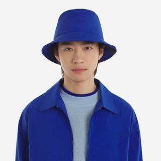 メゾンキツネ(MAISON KITSUNE')の新品格安 メゾンキツネ テクニカルバケットハット DEEP BLUE ML 1(ハット)