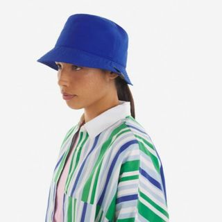 メゾンキツネ(MAISON KITSUNE')の新品格安 メゾンキツネ テクニカルバケットハット DEEP BLUE ML 2(ハット)