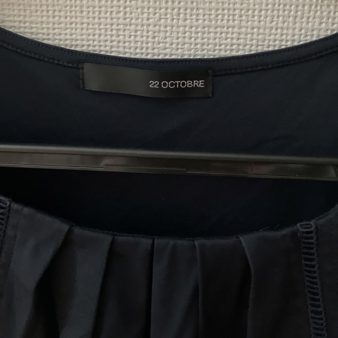 22 OCTOBRE(ヴァンドゥーオクトーブル)の22OCTOBRE 濃紺カットソー レディースのトップス(カットソー(半袖/袖なし))の商品写真