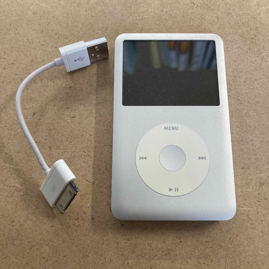 iPod(アイポッド)のiPod classic 160GB シルバー スマホ/家電/カメラのオーディオ機器(ポータブルプレーヤー)の商品写真