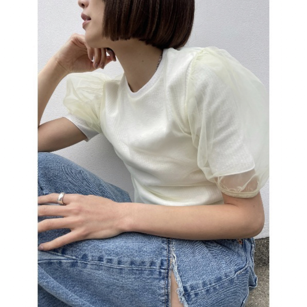 moussy(マウジー)のマウジー　ショート丈　tシャツ　チュール　レイヤード　クロップドトップス レディースのトップス(Tシャツ(半袖/袖なし))の商品写真