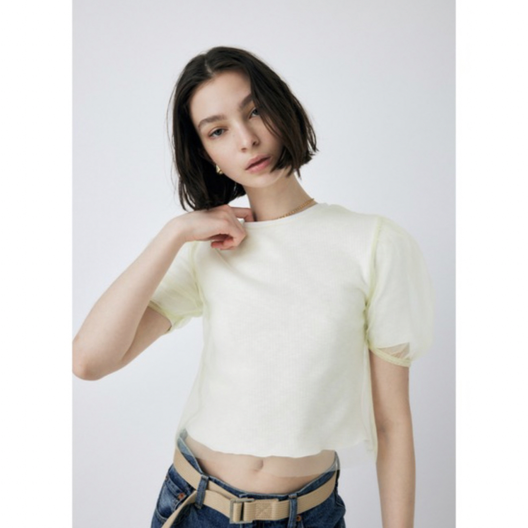 moussy(マウジー)のマウジー　ショート丈　tシャツ　チュール　レイヤード　クロップドトップス レディースのトップス(Tシャツ(半袖/袖なし))の商品写真