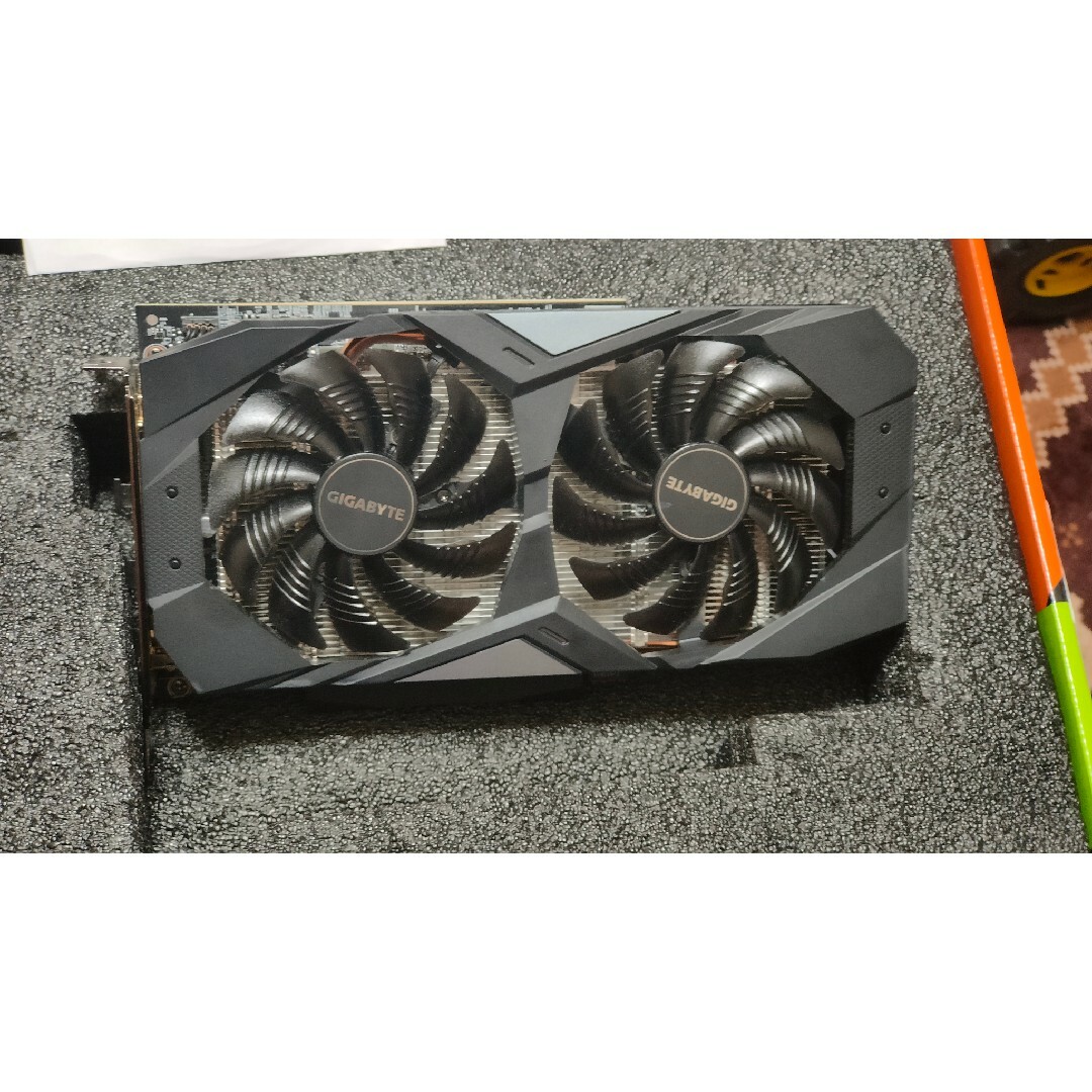 中古GEFORCE GTX 1660 SUPER OC 6G GIGABYTE スマホ/家電/カメラのPC/タブレット(PCパーツ)の商品写真