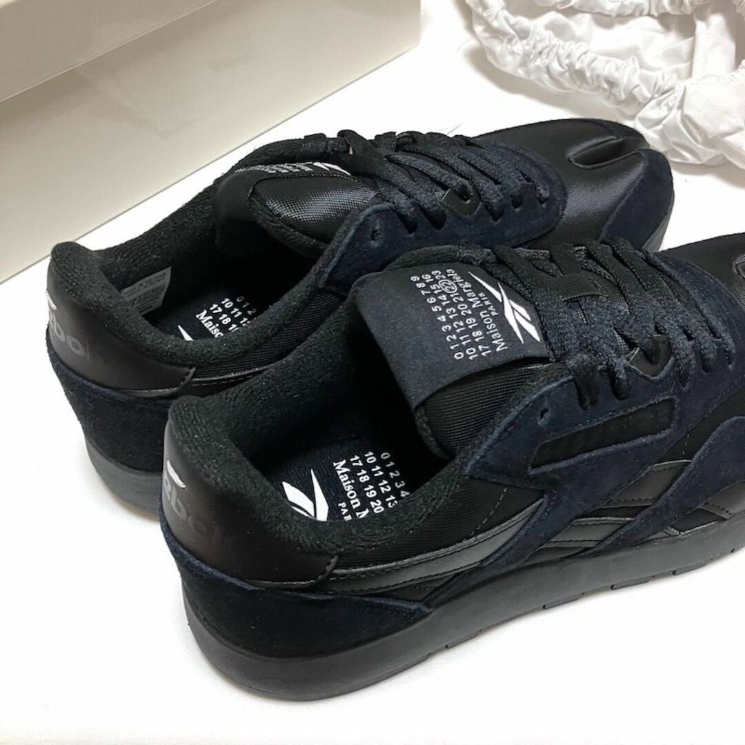 Maison Martin Margiela(マルタンマルジェラ)の新品 US10.5 マルジェラ リーボック タビスニーカー 黒 4893 メンズの靴/シューズ(スニーカー)の商品写真