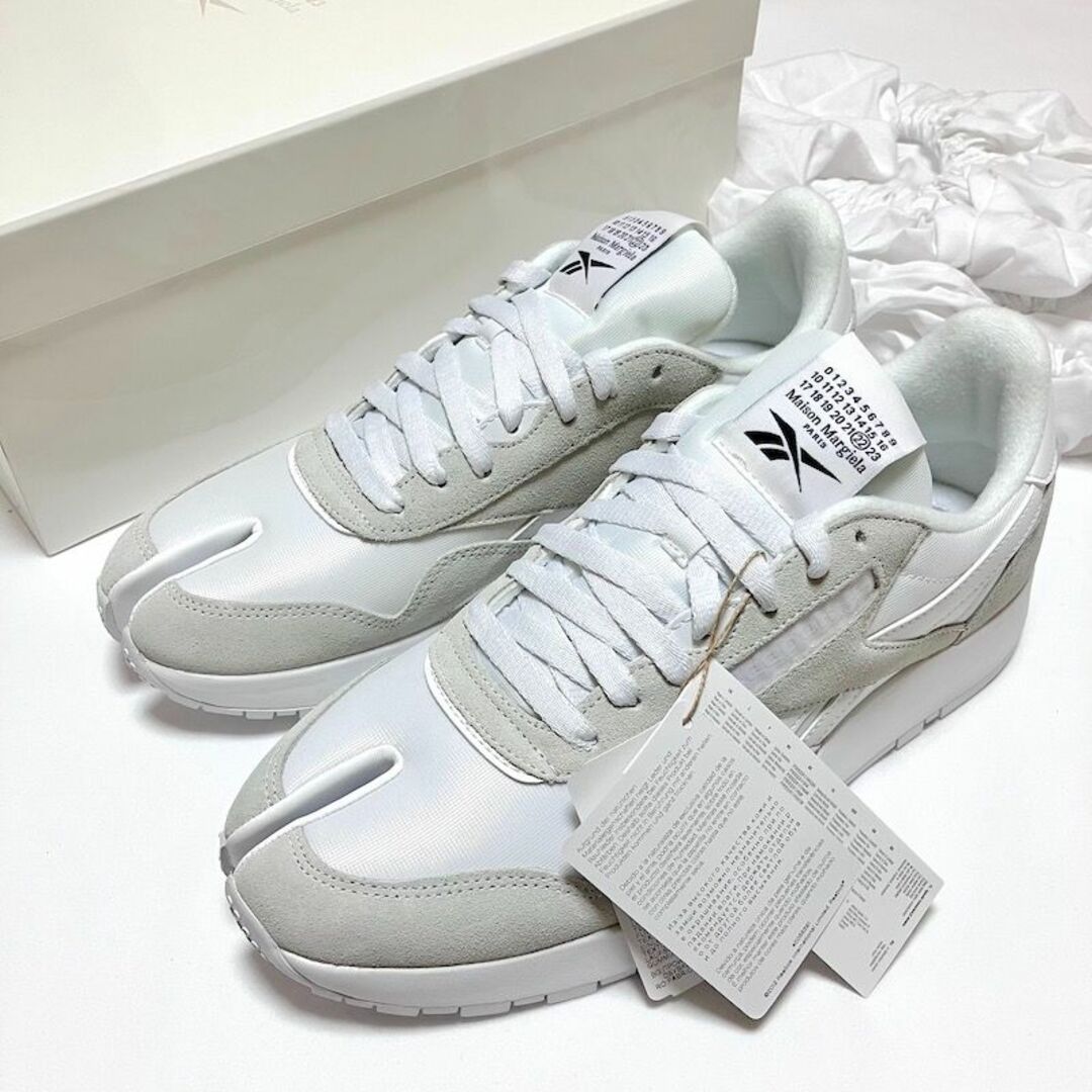 Maison Martin Margiela(マルタンマルジェラ)の新品 US10 EU43 マルジェラ リーボック タビスニーカー 白 4893 メンズの靴/シューズ(スニーカー)の商品写真