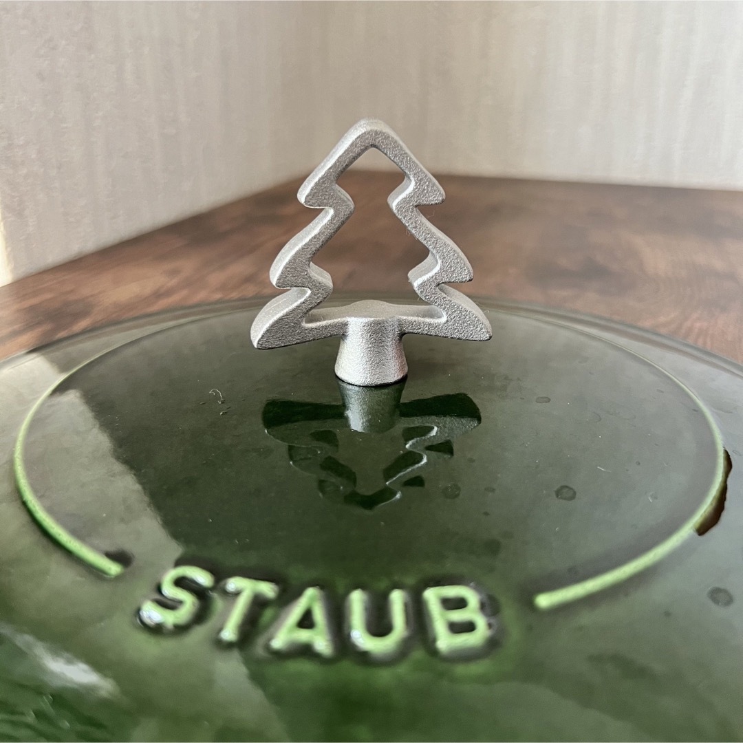 STAUB(ストウブ)の[海外限定/日本未発売] マットシルバー/にわとりノブ STAUB インテリア/住まい/日用品のキッチン/食器(調理道具/製菓道具)の商品写真