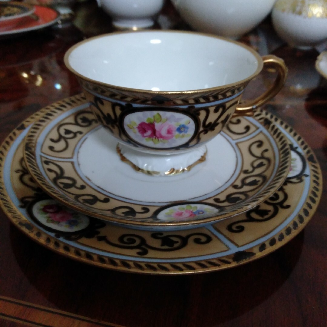 希少 オールド ノリタケ 金彩鮭桃帯華図紋 トリオ 希少 オールド ノリタケ 金彩鮭桃帯華図紋 トリオ