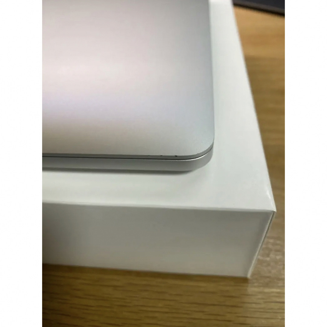 Apple(アップル)の2020年モデルMacBook pro Touch Bar 13インチ、US配列 スマホ/家電/カメラのPC/タブレット(ノートPC)の商品写真