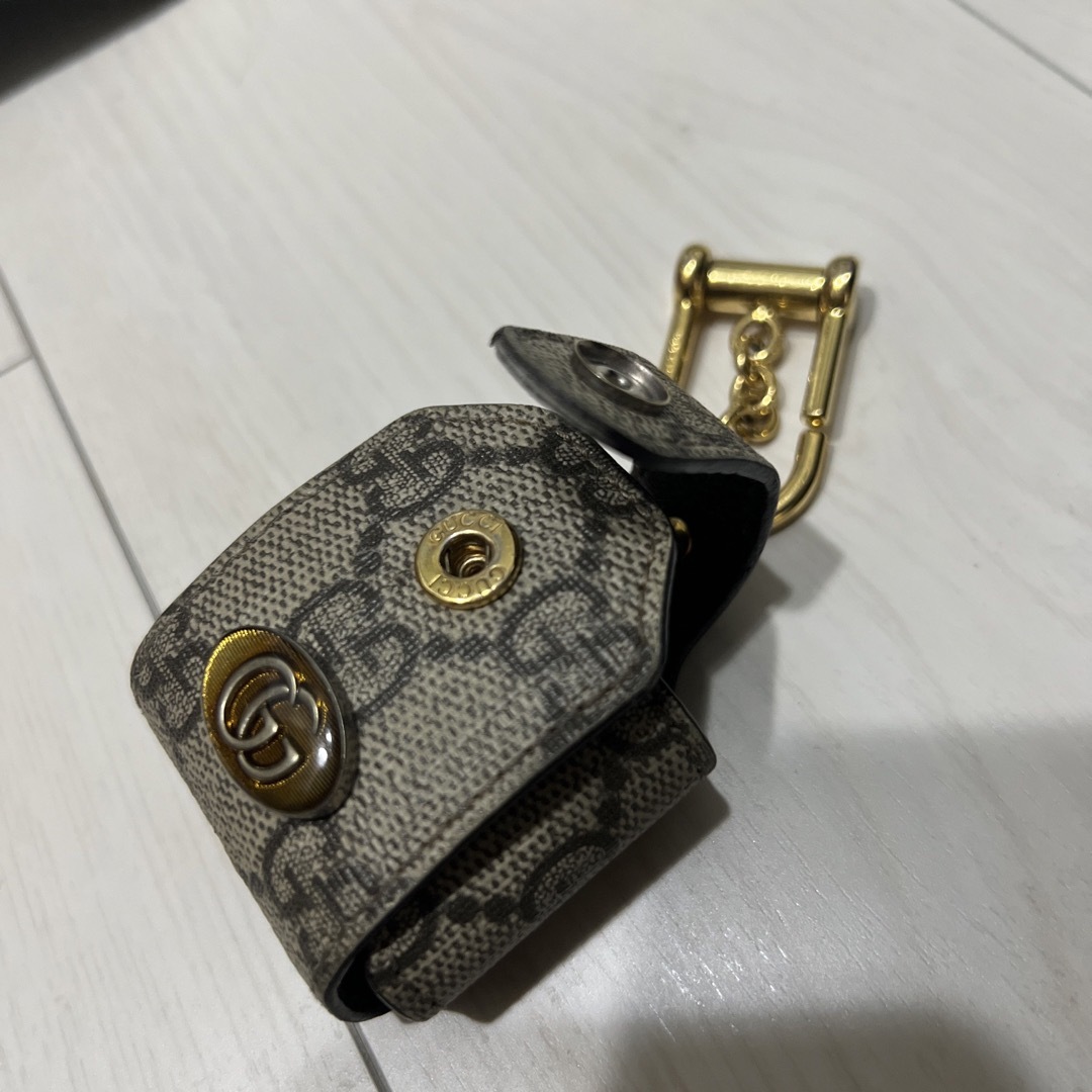 Gucci(グッチ)のGUCCI AirPodsケース スマホ/家電/カメラのオーディオ機器(ヘッドフォン/イヤフォン)の商品写真