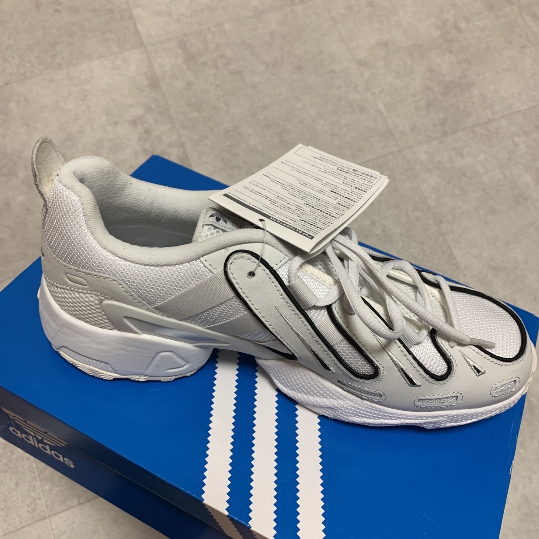 adidas(アディダス)のadidas GAZELLE ガゼル　ホワイト　27cm  メンズの靴/シューズ(スニーカー)の商品写真