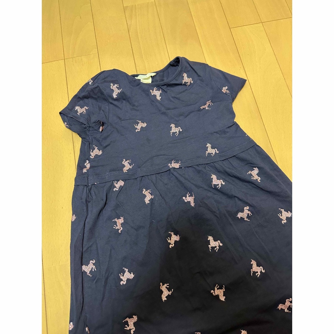 H&H(エイチアンドエイチ)のH&M ワンピース　ユニコーン柄 キッズ/ベビー/マタニティのキッズ服女の子用(90cm~)(ワンピース)の商品写真