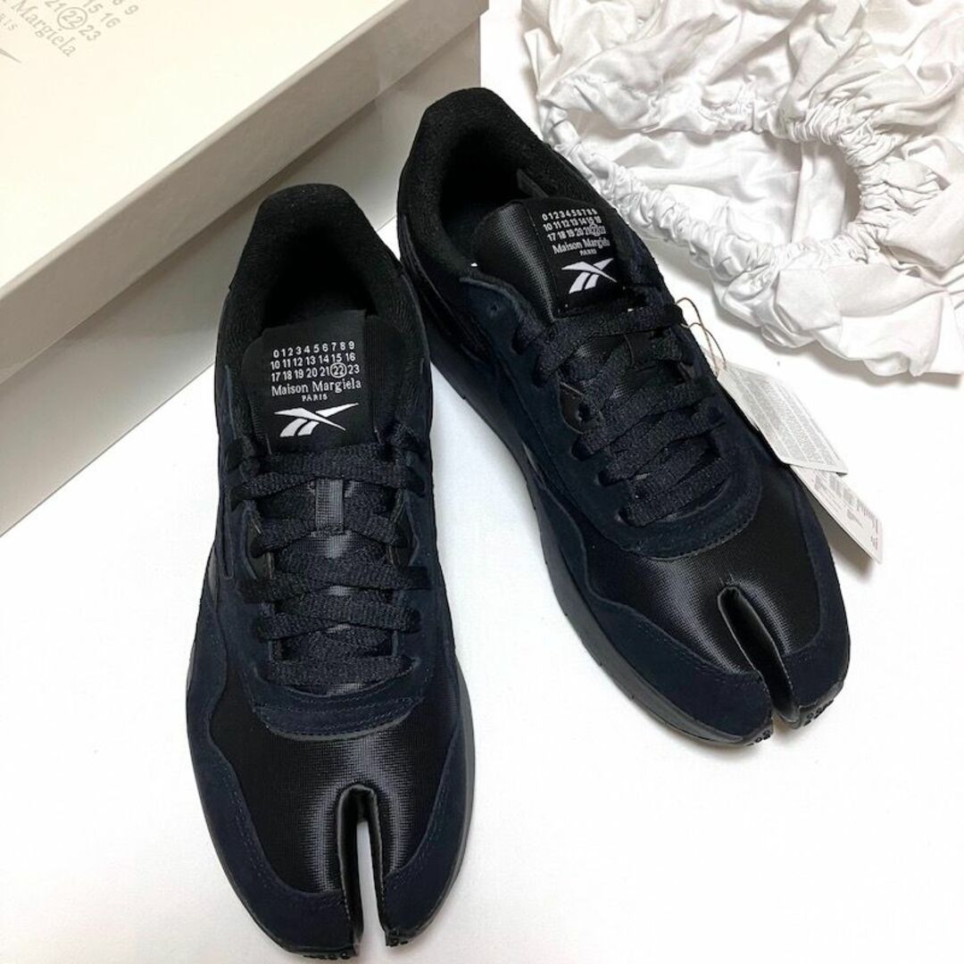 Maison Martin Margiela(マルタンマルジェラ)の新品 US11 UK10 マルジェラ リーボック タビスニーカー 黒 4893 メンズの靴/シューズ(スニーカー)の商品写真