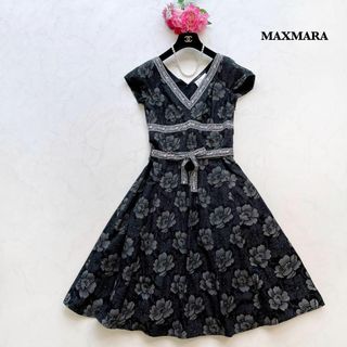 マックスマーラ(Max Mara)の【MAXMARA】大人可愛い＊花柄　フレアワンピース　Aライン　モノトーン　半袖(ひざ丈ワンピース)