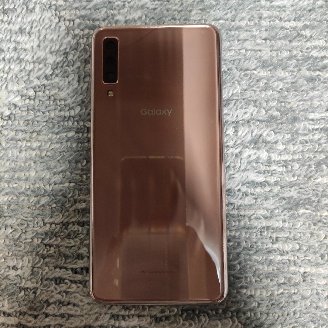 SAMSUNG Galaxy A7 ゴールド SM-A750C スマホ/家電/カメラのスマートフォン/携帯電話(スマートフォン本体)の商品写真