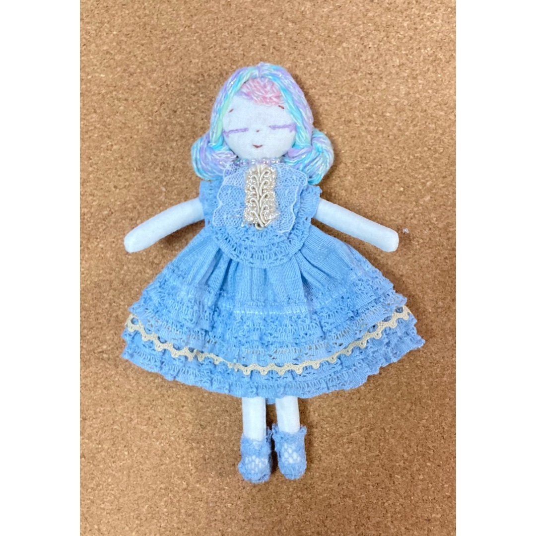 ドール チャーム ブルー ハンドメイド ハンドメイドのファッション小物(バッグチャーム)の商品写真