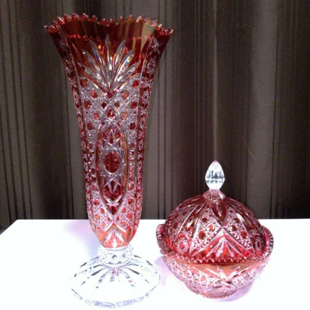 フランス製 クリスタル 花瓶 ボンボニエール 小物入れ 赤 切り子 切子の通販 by FUKU フランス製クリスタルの一輪ざしです
