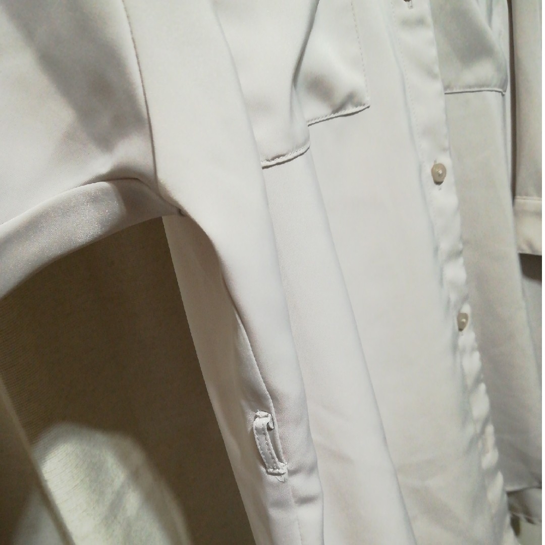 GU(ジーユー)のGU ブラウス レディースのトップス(シャツ/ブラウス(半袖/袖なし))の商品写真