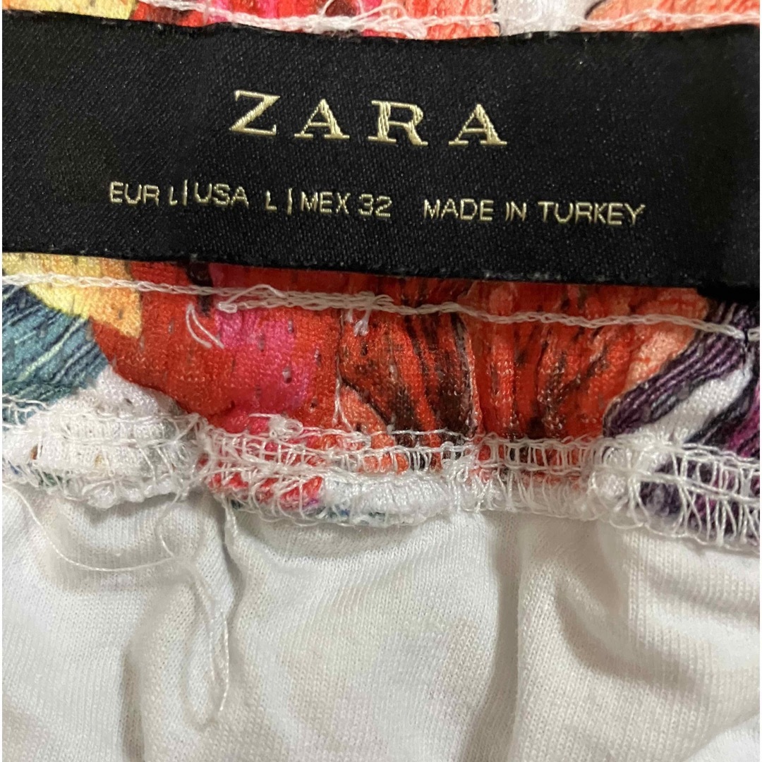 ZARA(ザラ)の超美品　ZARA 短パン　ショートパンツ　花柄 メンズのパンツ(ショートパンツ)の商品写真