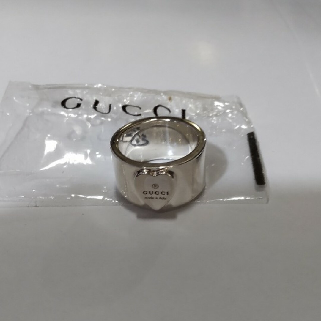 Gucci(グッチ)の値下げグッチハートリング.12.6g．シルバー、日本サイズ11号、綺麗なリング！ レディースのアクセサリー(リング(指輪))の商品写真