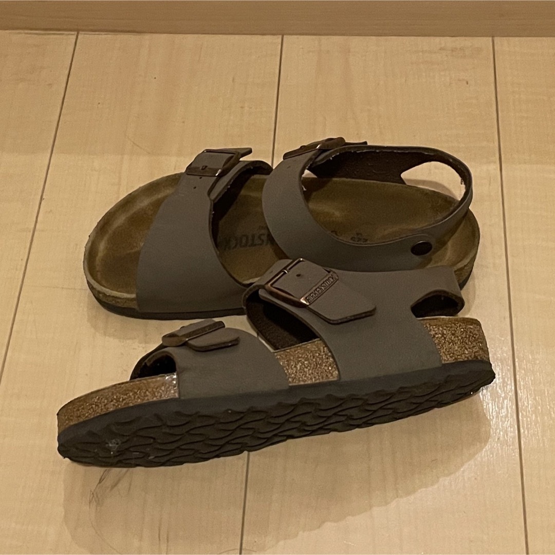 BIRKENSTOCK(ビルケンシュトック)のHOMIES075様ビルケンシュトック　kids 22.5cm キッズ/ベビー/マタニティのキッズ靴/シューズ(15cm~)(サンダル)の商品写真