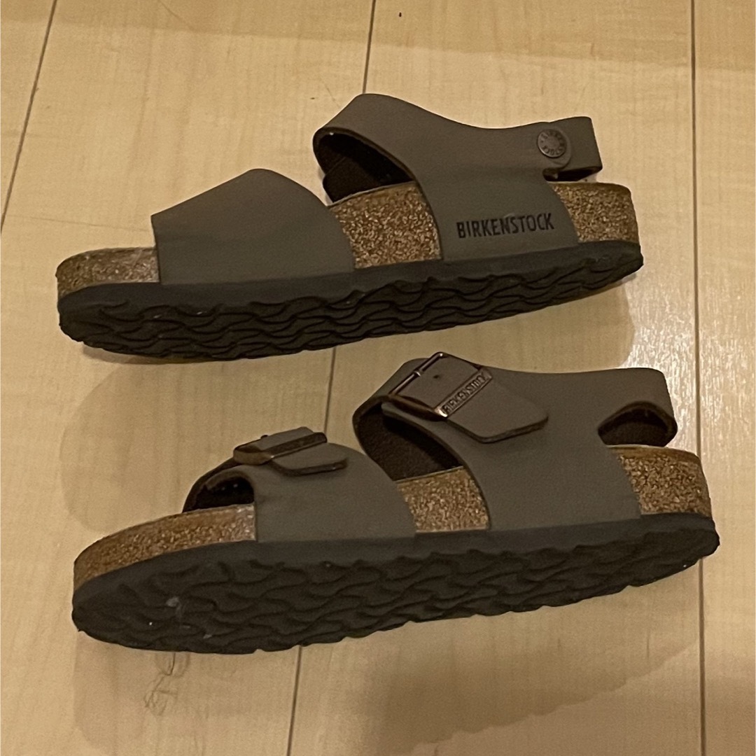 BIRKENSTOCK(ビルケンシュトック)のHOMIES075様ビルケンシュトック　kids 22.5cm キッズ/ベビー/マタニティのキッズ靴/シューズ(15cm~)(サンダル)の商品写真