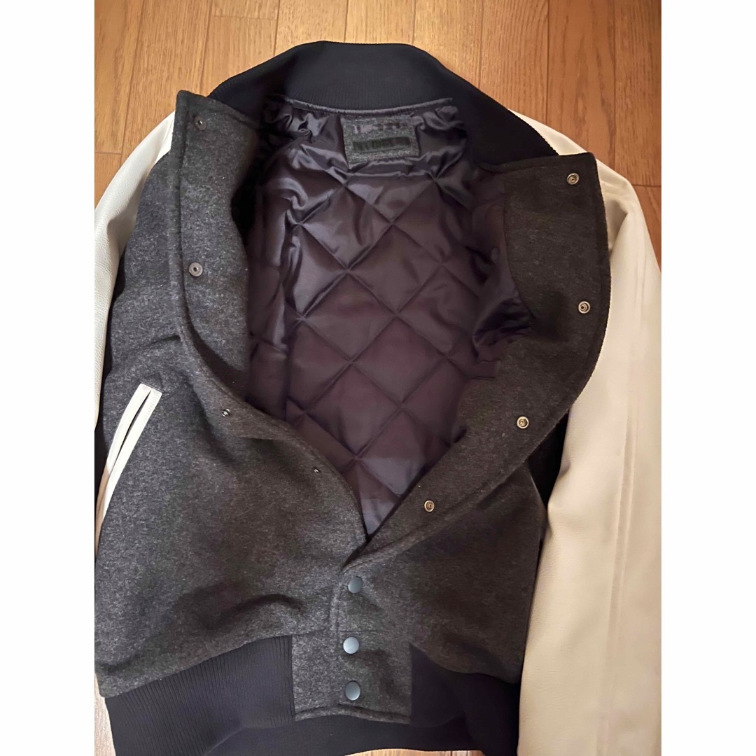 UNIQLO(ユニクロ)のユニクロ　スタジアムジャンパー　XL 美品　グレー メンズのジャケット/アウター(スタジャン)の商品写真