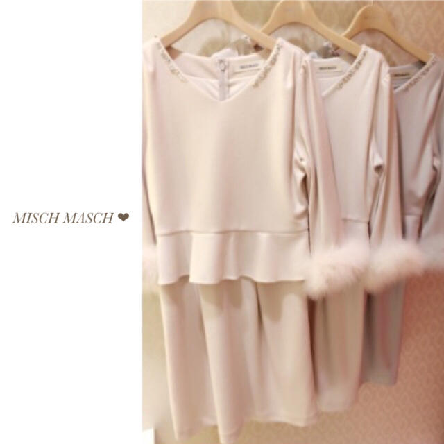 MISCH MASCH(ミッシュマッシュ)の新品タグ付 MISCH MASCH 袖ファーペプラムワンピース ミッシュマッシュ レディースのワンピース(ミニワンピース)の商品写真