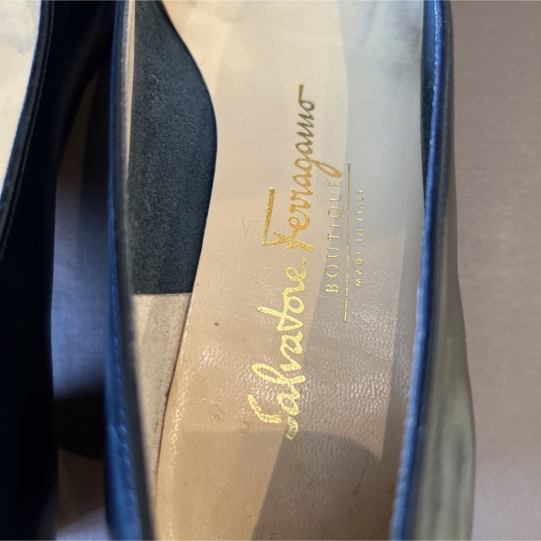 Salvatore Ferragamo(サルヴァトーレフェラガモ)のFerragamo フェラガモ パンプス リボン 22cm〜22.5 レディースの靴/シューズ(ハイヒール/パンプス)の商品写真