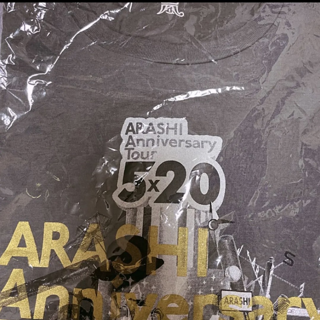 嵐(アラシ)の嵐 5×20 Anniversary Tシャツ グレー バージョン ARASHI エンタメ/ホビーのタレントグッズ(アイドルグッズ)の商品写真