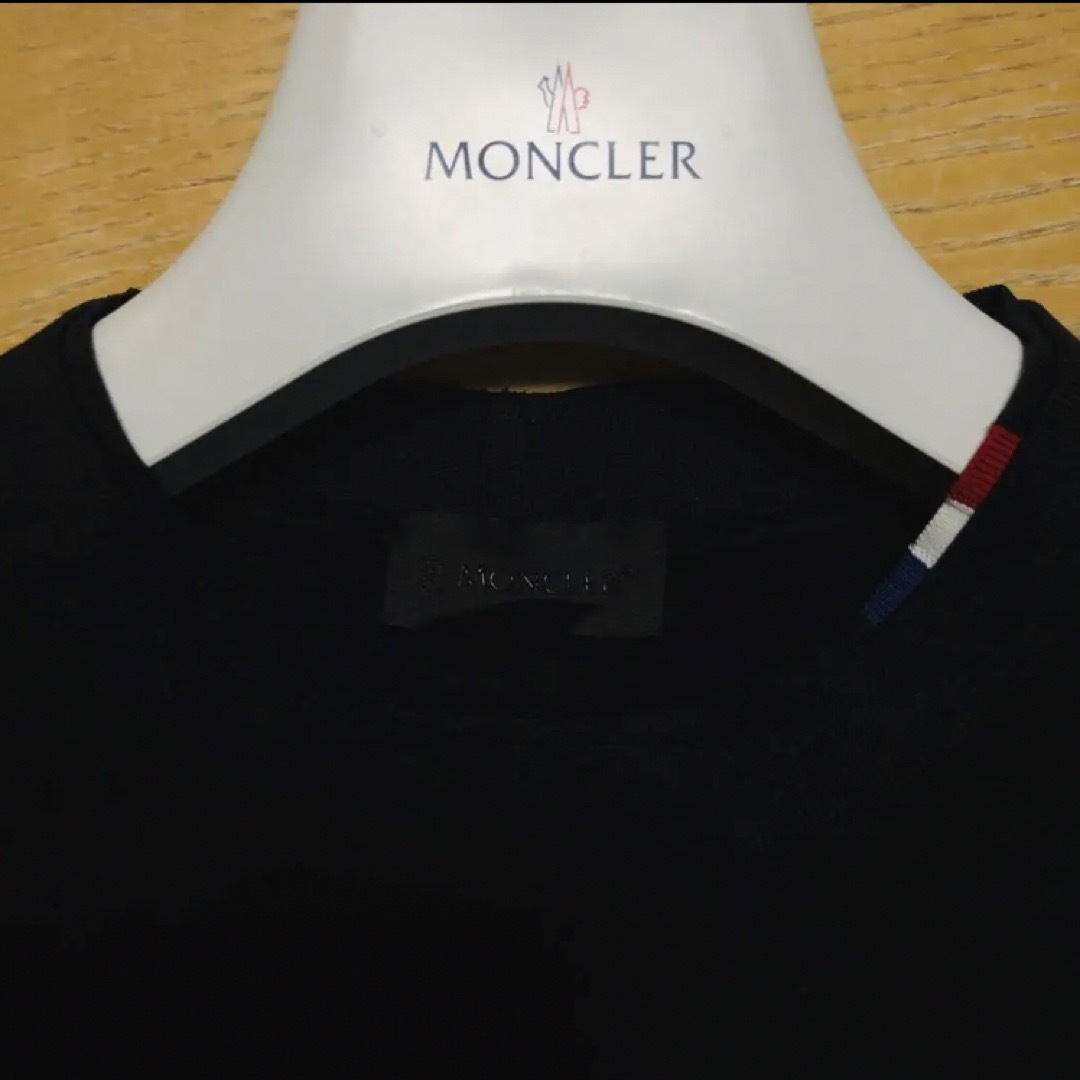 2021 MONCLER モンクレール　2重首元リブ　バックロゴ　Tシャツ　黒