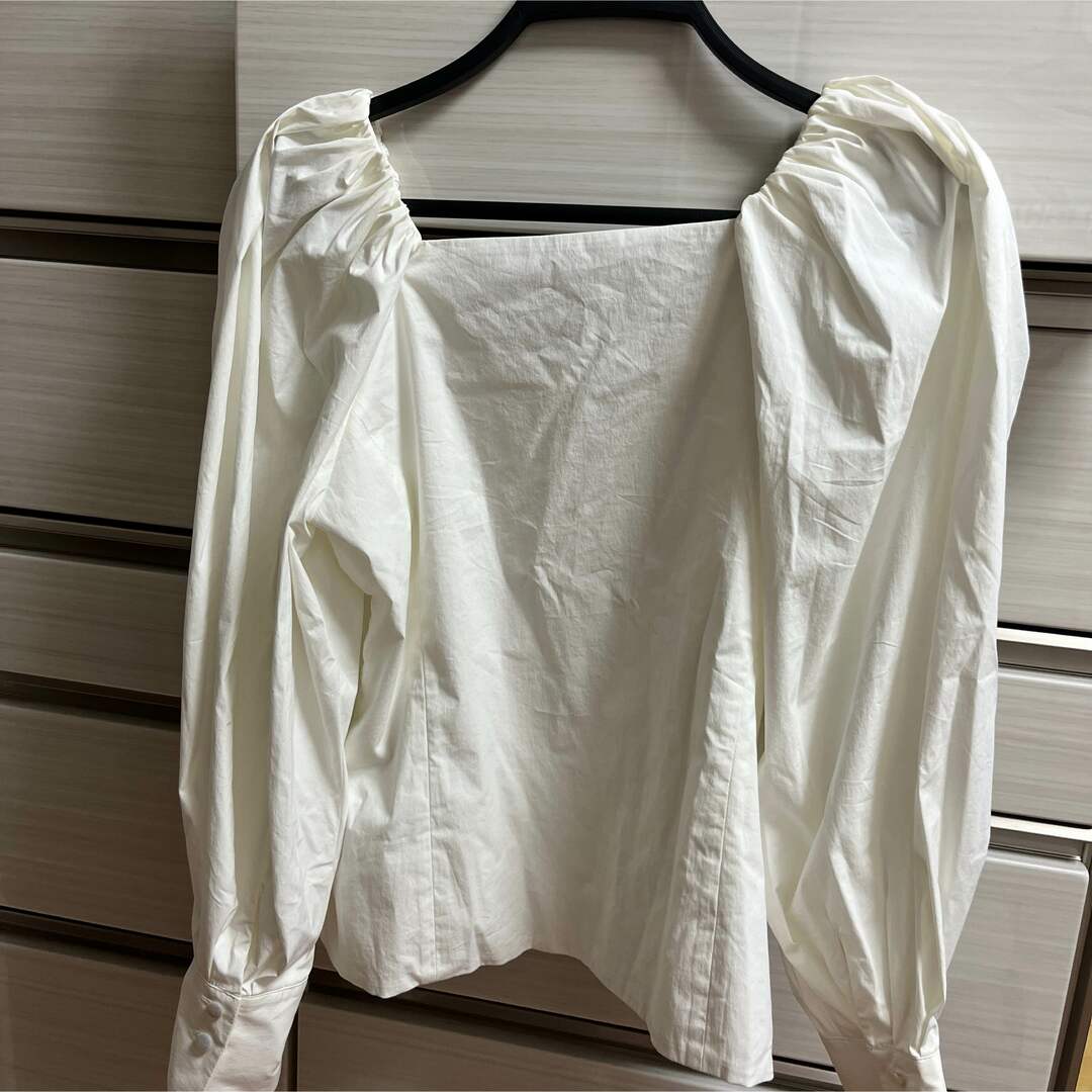 トレンディーシャツ　新品未使用 レディースのトップス(シャツ/ブラウス(長袖/七分))の商品写真