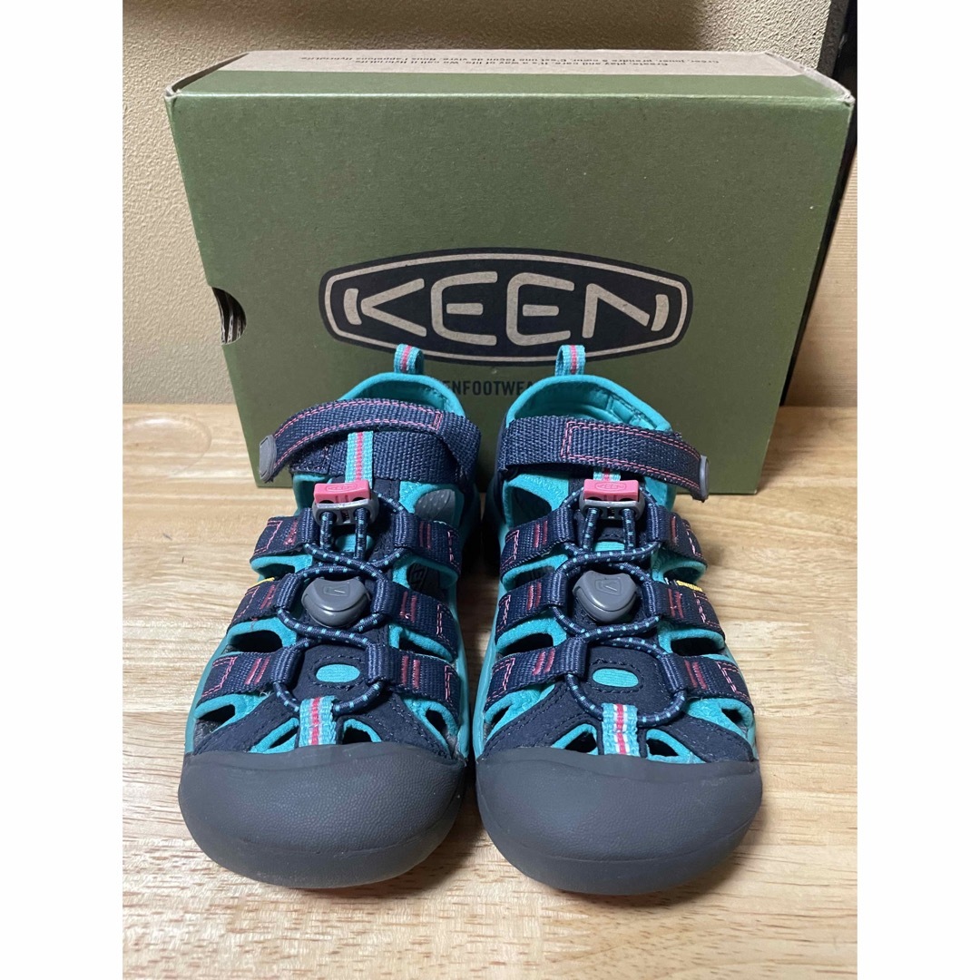 新品　未使用　Keen サンダル