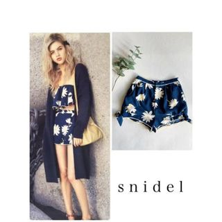 スナイデル(SNIDEL)の【snidelスナイデル】セットアップ紺 ベアトップ ショートパンツ へそ出し(セット/コーデ)