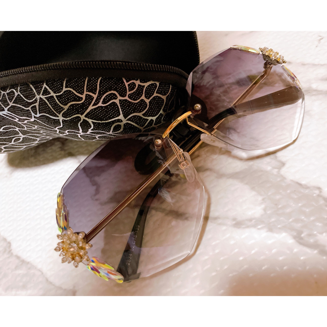 サングラス　キラキラ　ビジュー付 レディースのファッション小物(サングラス/メガネ)の商品写真