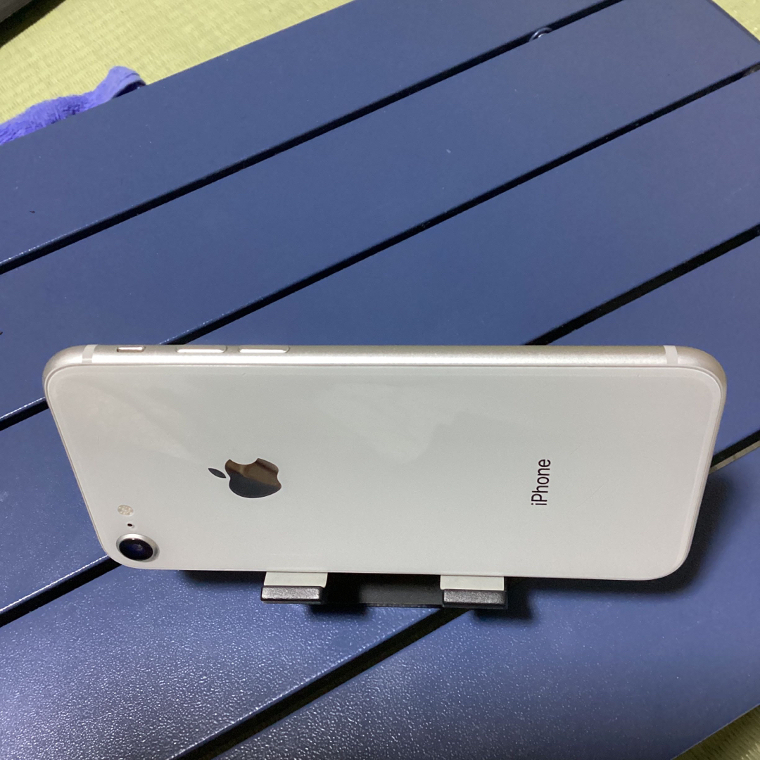 iPhone(アイフォーン)のApple アップル iPhone8 64GB SIMロック解除済み スマホ/家電/カメラのスマートフォン/携帯電話(スマートフォン本体)の商品写真