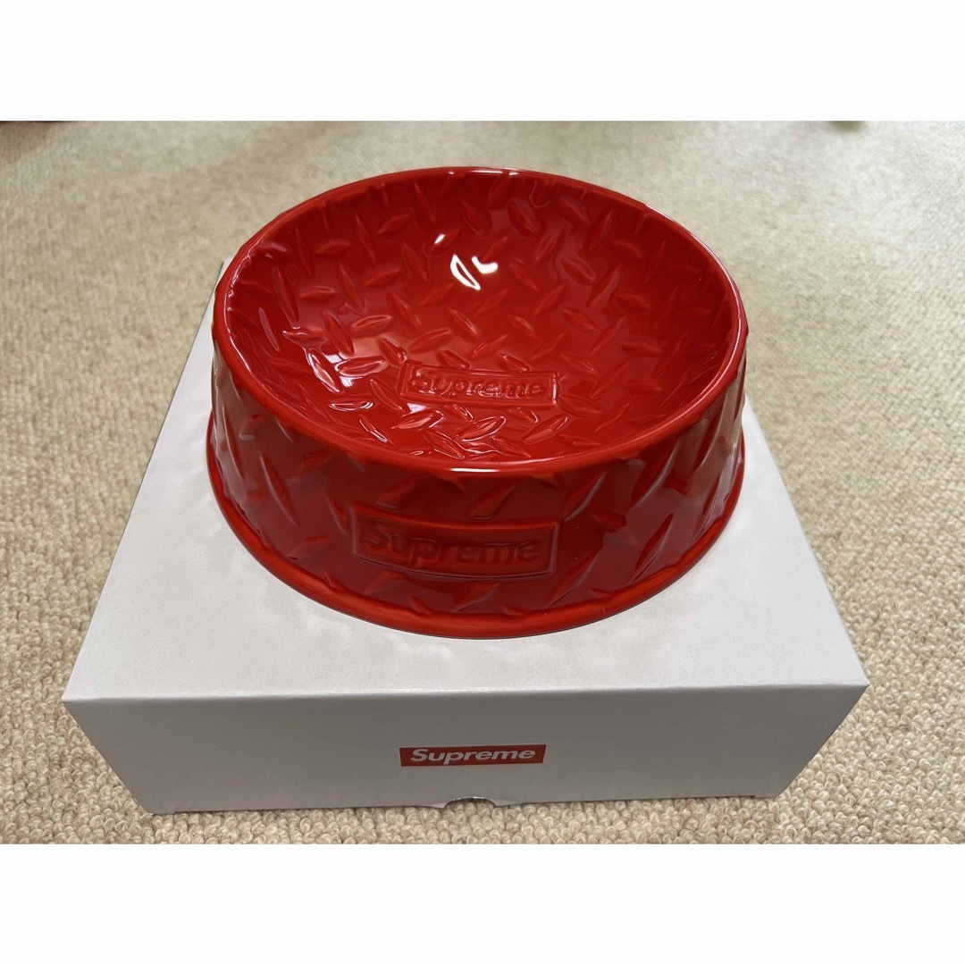 【新作】Supreme Diamond Plate Dog Bowl 赤