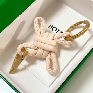 BOTTEGA VENETAトライアングル キーリング値段交渉等コメントください