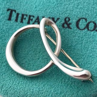 ティファニー(Tiffany & Co.)のTiffany イニシャルa ブローチ 美品(ブローチ/コサージュ)