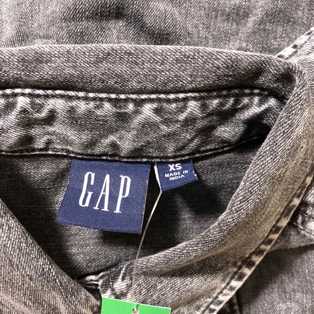 GAP(ギャップ)の新品未使用　GAP ギャップ　デニムワンピース　羽織り　フリル　リボン　M〜L レディースのワンピース(ひざ丈ワンピース)の商品写真