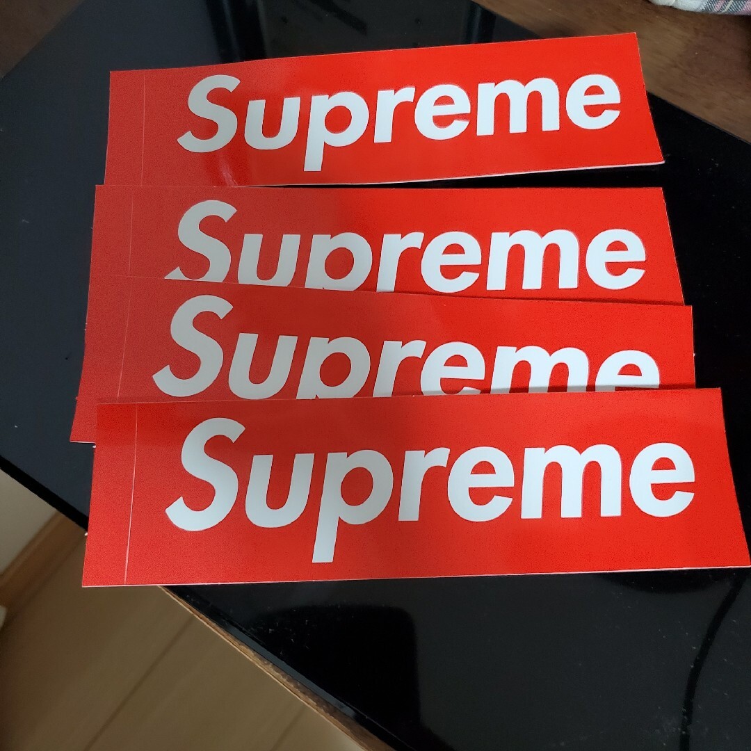 Supreme(シュプリーム)のSupremeBox Logo Sticker ( 4 Set ) 自動車/バイクのバイク(ステッカー)の商品写真