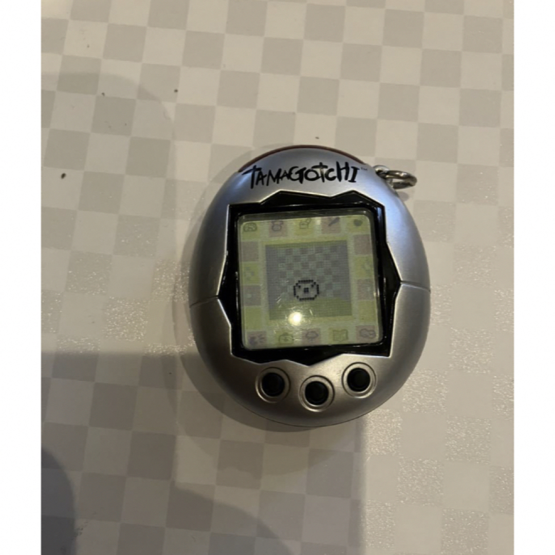 たまごっちコネクション　海外版　tamagotchi シルバー　v3