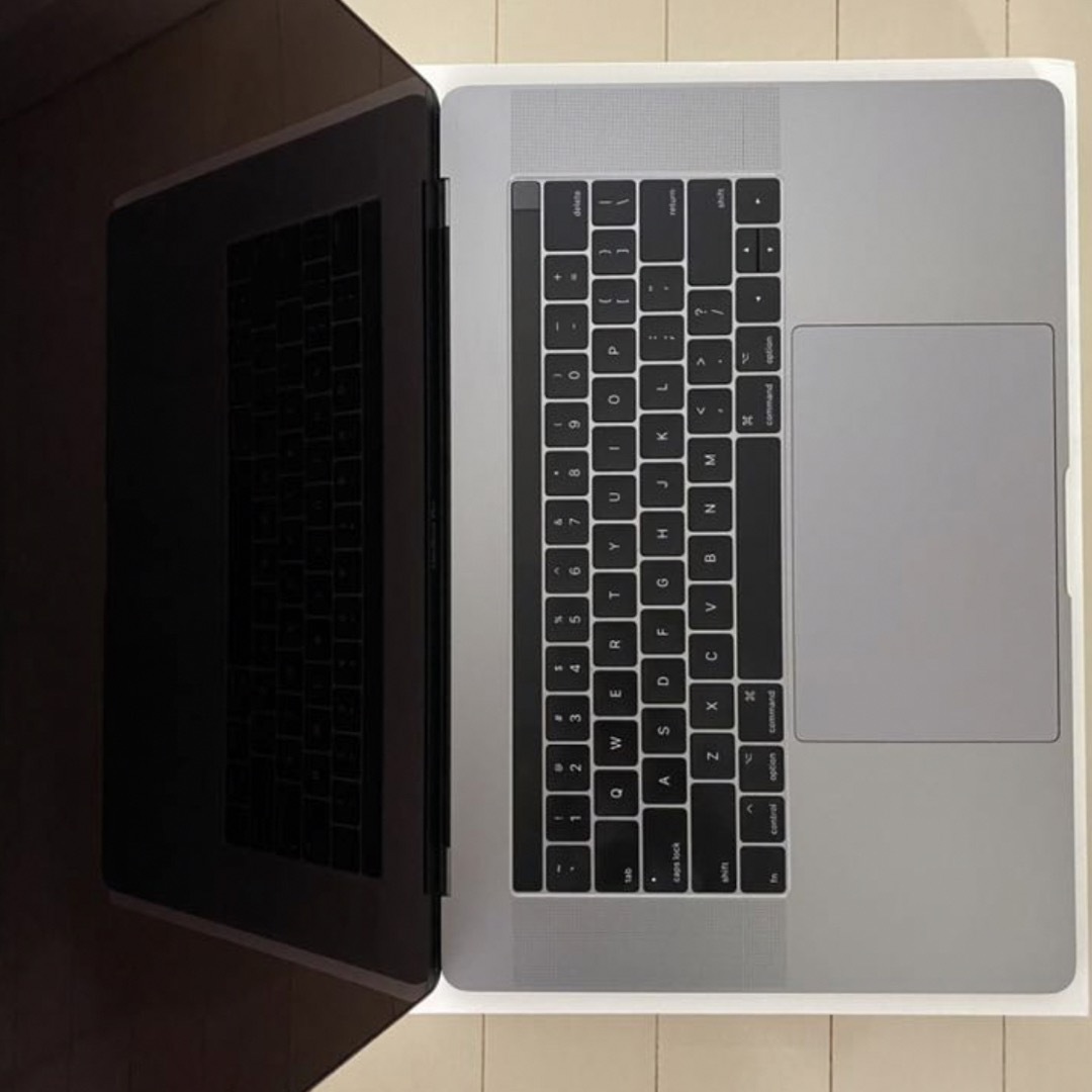 Apple(アップル)のMacbook Pro 15-inch, 2016（TouchBar搭載） スマホ/家電/カメラのPC/タブレット(ノートPC)の商品写真