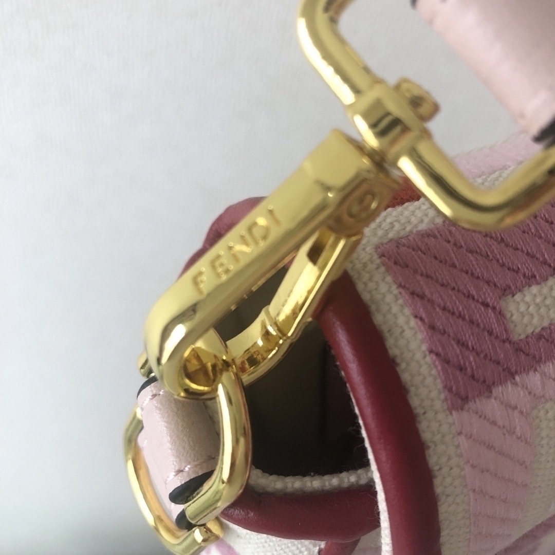 FENDI(フェンディ)のFENDI フェンディ タイプ　バゲット　マルチカラー　FFキャンバス バッグ レディースのバッグ(ハンドバッグ)の商品写真