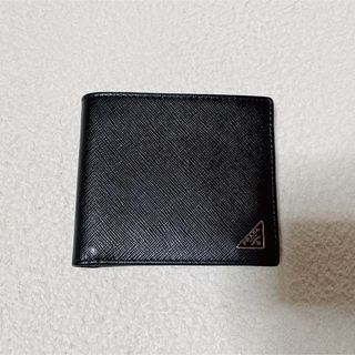 プラダ(PRADA)のプラダ　二つ折り財布　2MO738 PRADA メンズ コンパクトウォレット(折り財布)