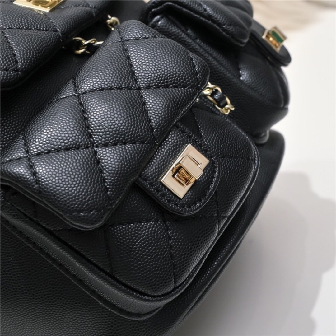 Ameri VINTAGE(アメリヴィンテージ)の新品 本革 バックパック ブラック チェーンストラップ キルティングリュック レディースのバッグ(リュック/バックパック)の商品写真