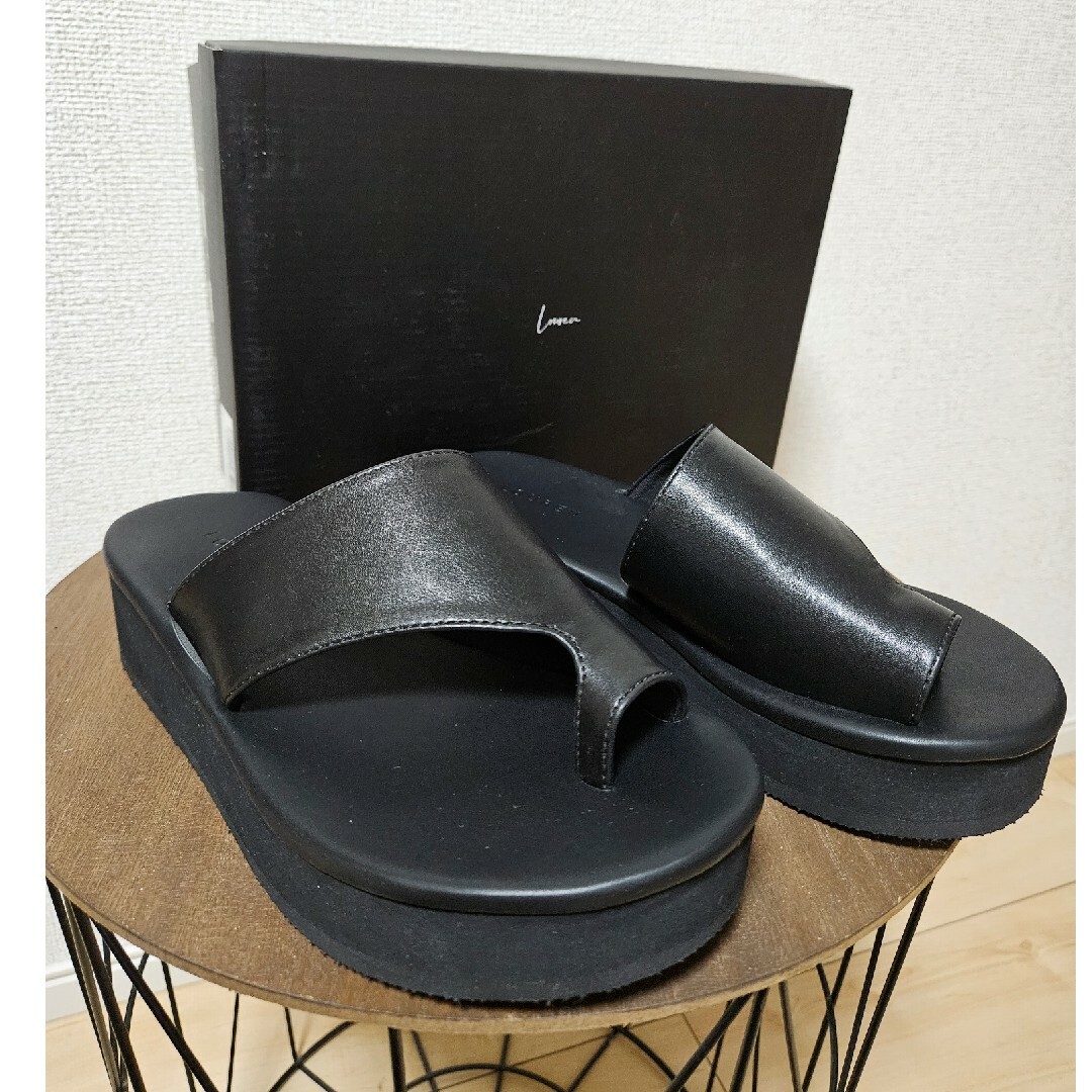 CLANE(クラネ)の【新品】louren leather thong sandal レディースの靴/シューズ(サンダル)の商品写真