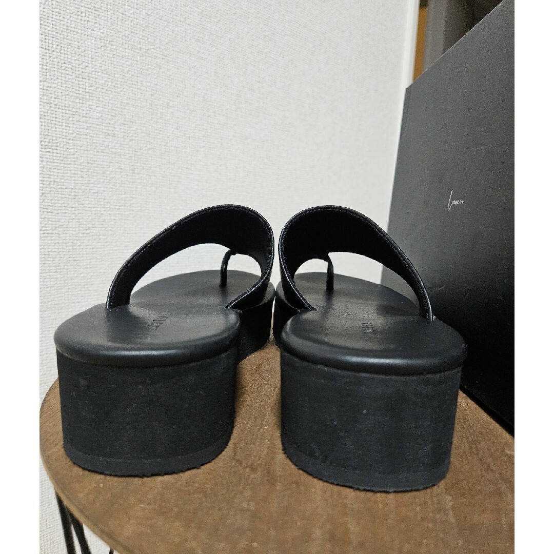 CLANE(クラネ)の【新品】louren leather thong sandal レディースの靴/シューズ(サンダル)の商品写真