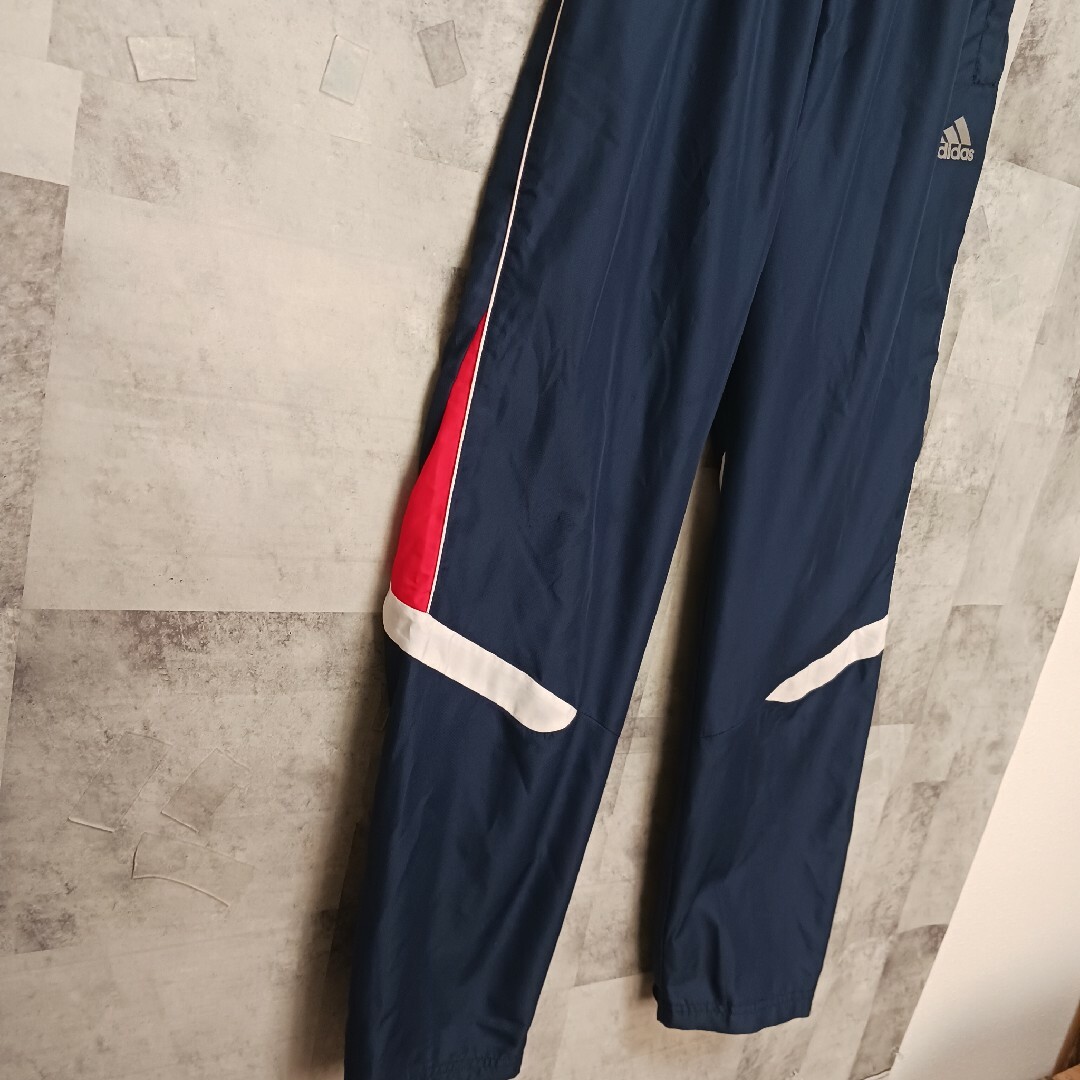 adidas(アディダス)のadidas アディダス キッズナイロンバンツ 160㎝ キッズ/ベビー/マタニティのキッズ服男の子用(90cm~)(パンツ/スパッツ)の商品写真